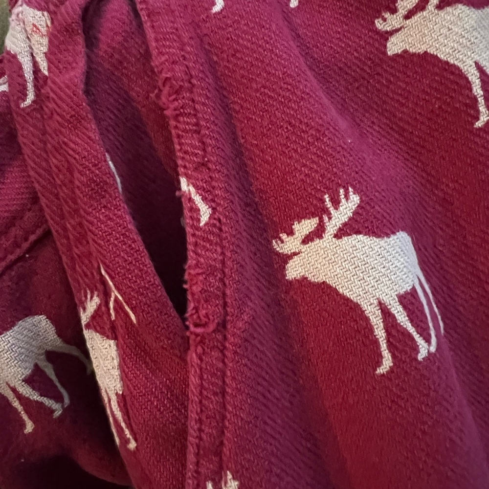 Abercrombie & Fitch Men’s  Size Med. Shorts in cranberry with cream Moose, - Picture 6 of 9